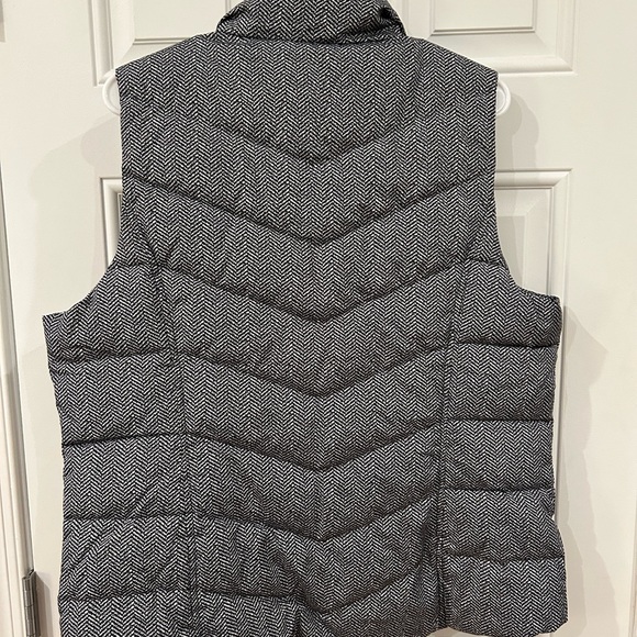 Lands End Herringbone Vest black & White -size large. 22 3/4 inches pit to pit - Picture 3 of 3